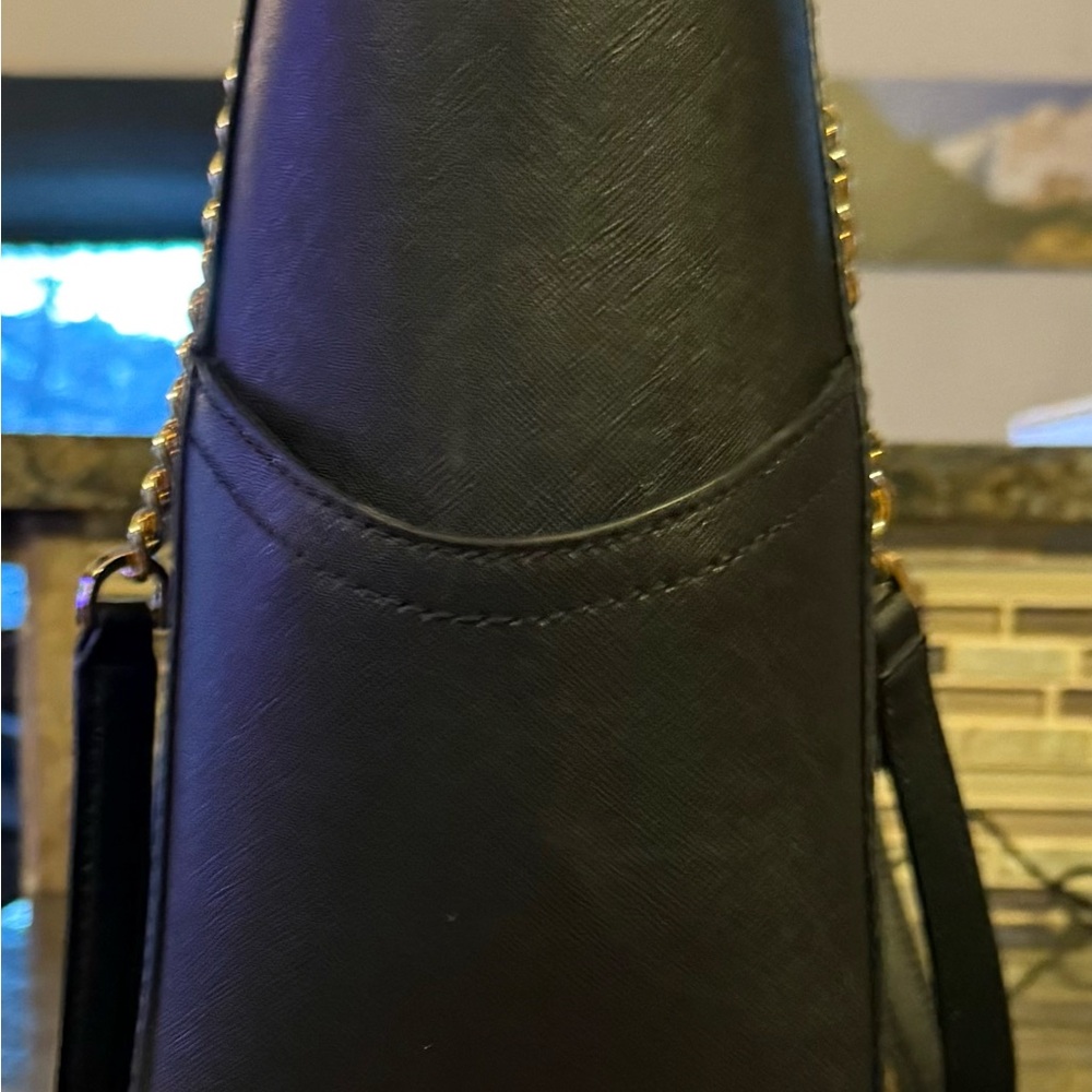 Michael Kors Black Shoulder Bag with Gold Chain - Picture 2 of 5